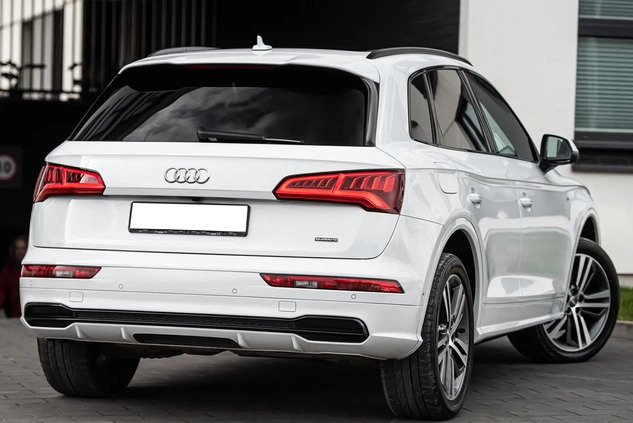 Audi Q5 cena 119500 przebieg: 190000, rok produkcji 2018 z Chełmża małe 704